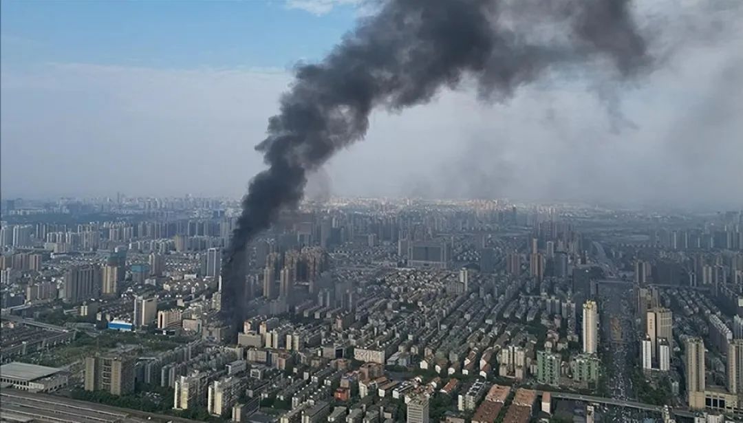 长沙电信大楼起火，消防隐患出自墙体保温材料